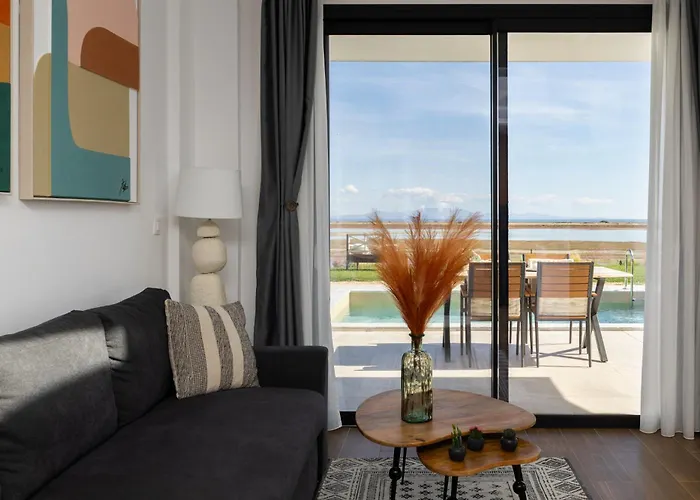 Flamingo View Suites & Villas Νέα Ποτίδαια