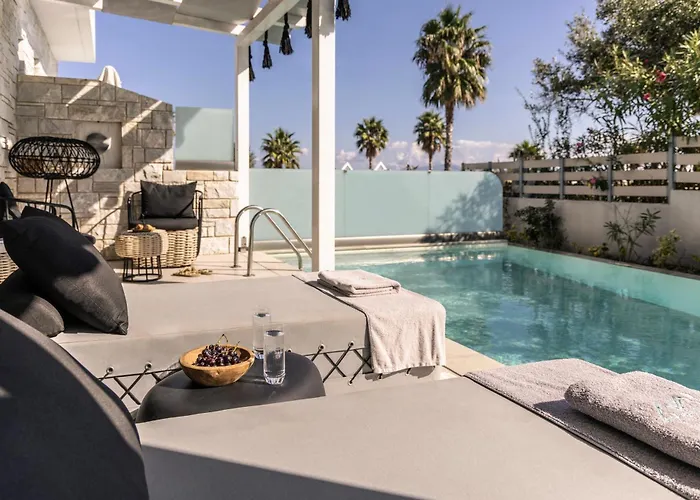 Blue Carpet Luxury Suites Pefkochori