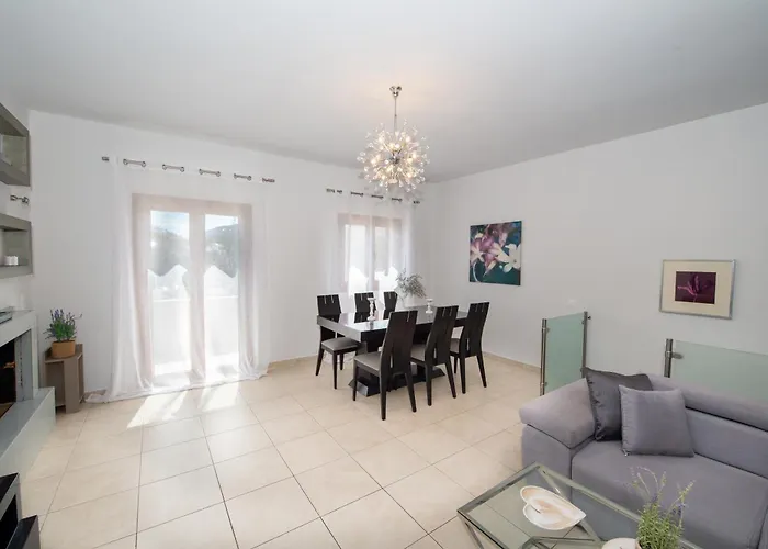 Grand Hayat Villa Santorini