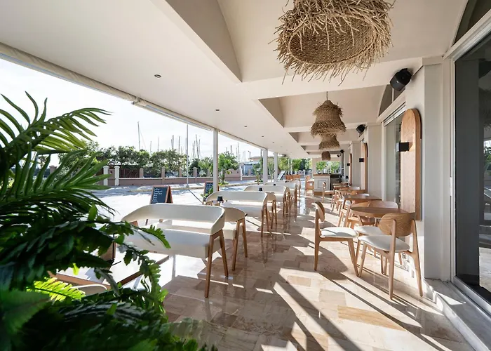 Zephyros Hotel
