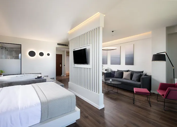 Heaven Hotel Thessaloniki Airport Neon Rysion