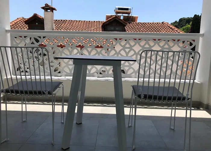 Theros Stylish Suites