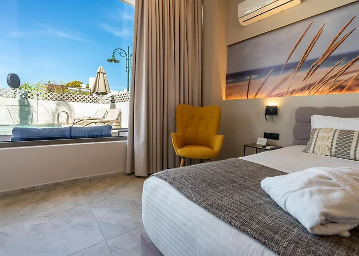 Pathos Seaside Suites