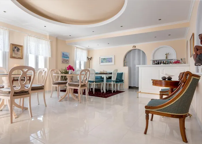 Villa Renos Hotel
