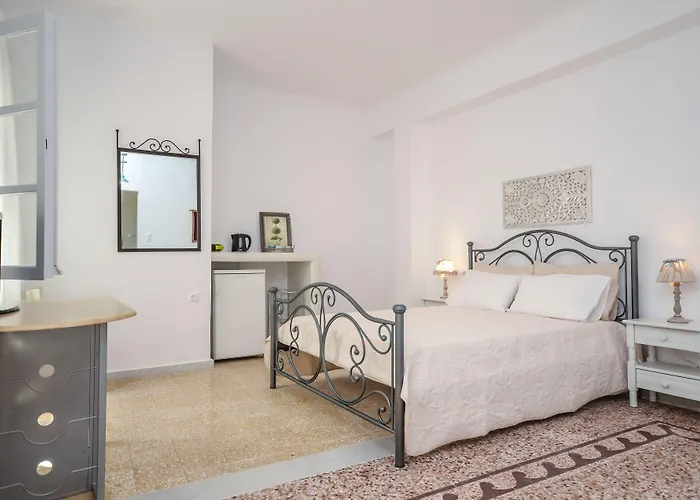Naxos Center Houses
