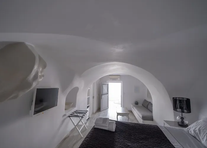 Anemos Cave Suites