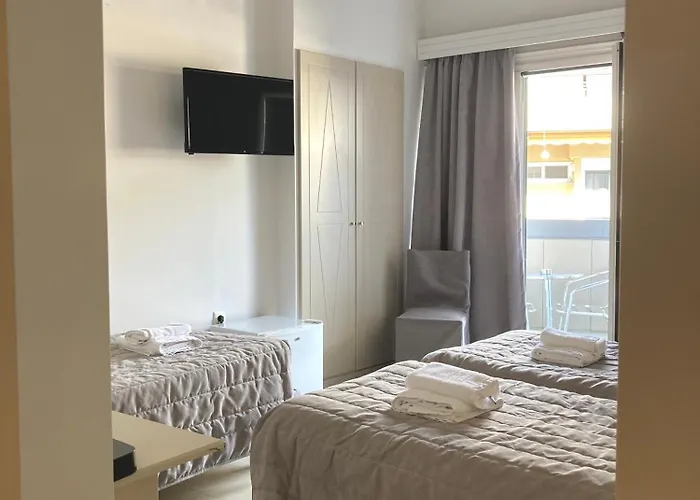 Mantas Hotel Лутракі