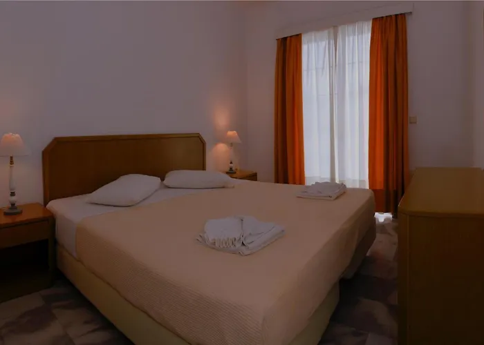 Castello Bianco Aparthotel Platanes 