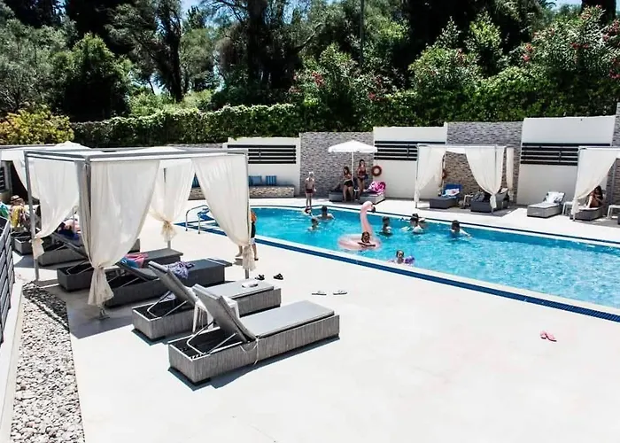 Fouxia Apartments And Studios