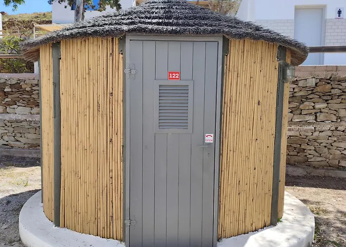 Farout Beachclub - Rooms & Camping