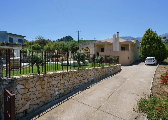 Villa Elides Family Friednly Countryside Retreat With Private Pool And Garden Filakí