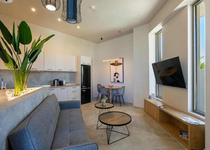 Pathos Seaside Suites