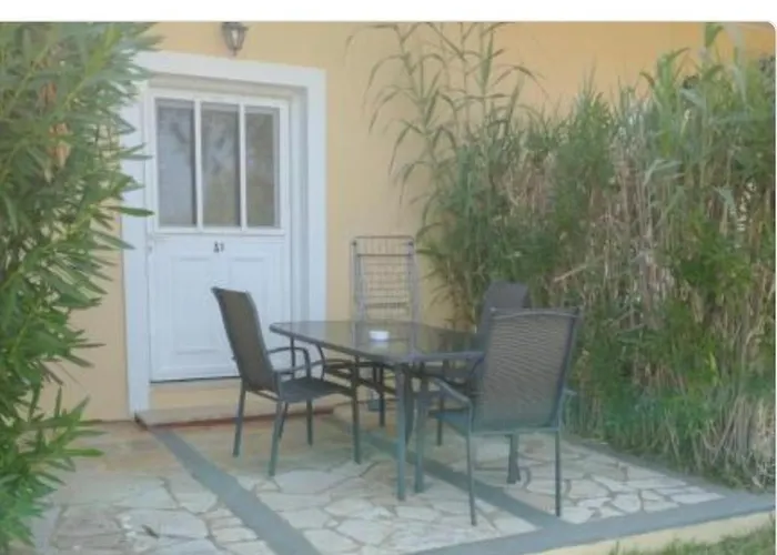 Summer Garden Αpartments & Studios