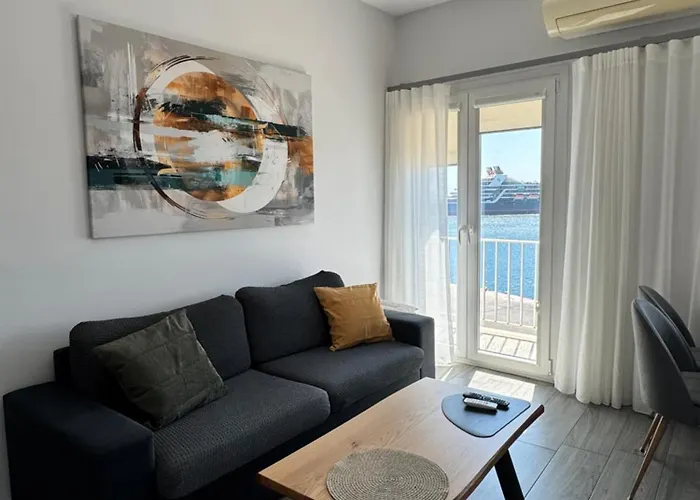 Welcome Home Syros Port Apartment
