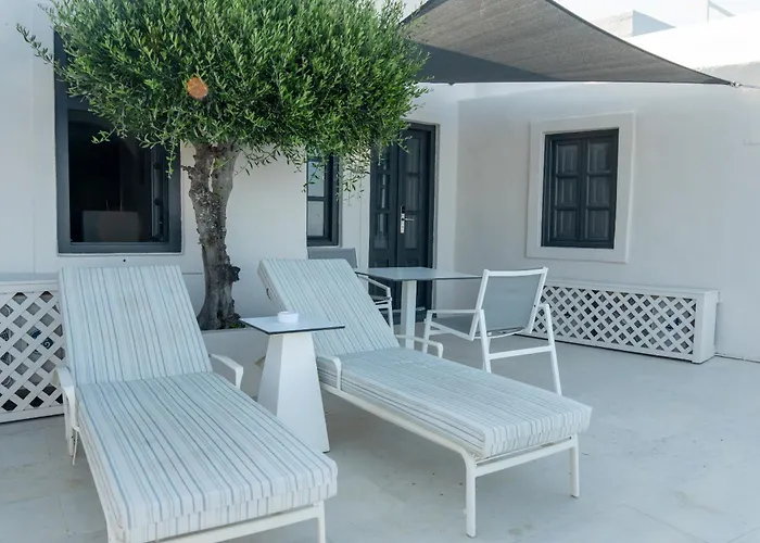 Sun Rocks Boutique Hotel - Caldera View Suites & Sunset Dining Experience Firostefani