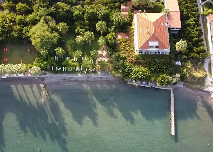 Mouria Pension Rooms & Studios
