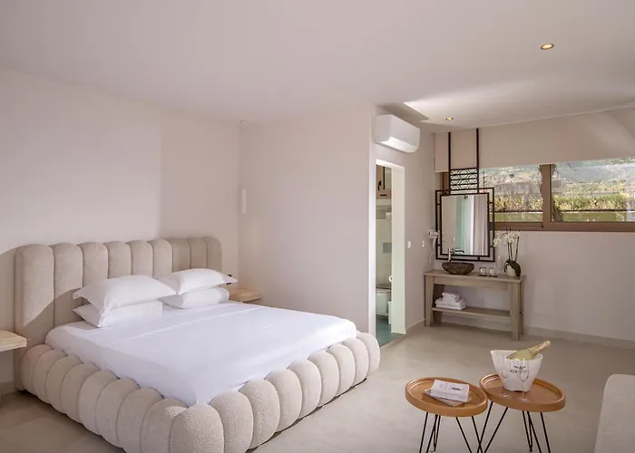 Parthenis Hotel&Suites