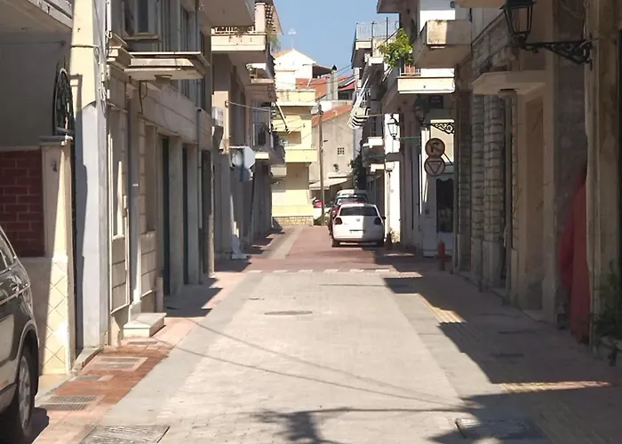 Ρήγας: Όμορφα στο Μεσολόγγι, Διαμέρισμα Β2