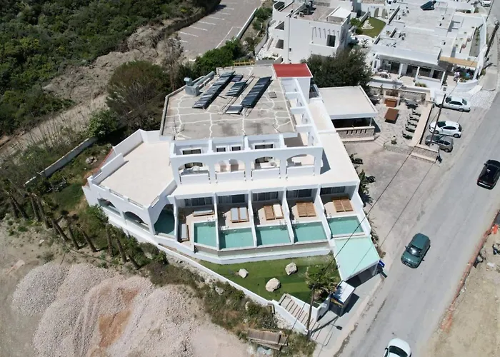 Ladiko Suites -