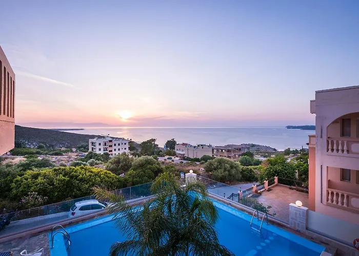 Esplanade Apartments - Heated Pool