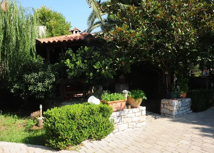 George Apartments Stoupa