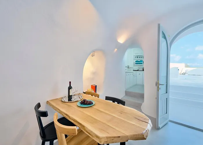Cave Suite Oia