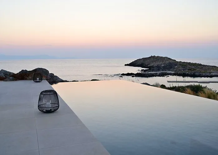 Kavos & Suites