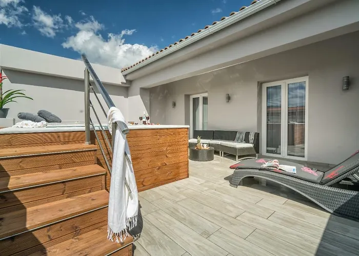Savvas Luxury Suites