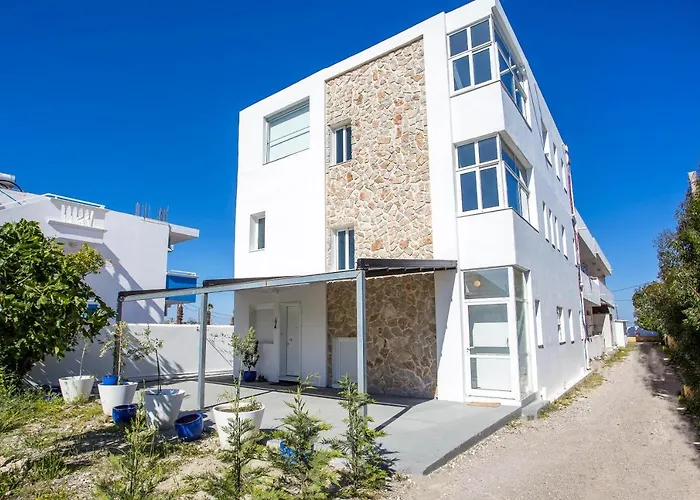 Ammos Luxury Suites