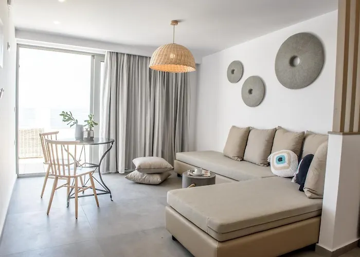Laia Seafront Luxury Apartments Agia Pelagia 